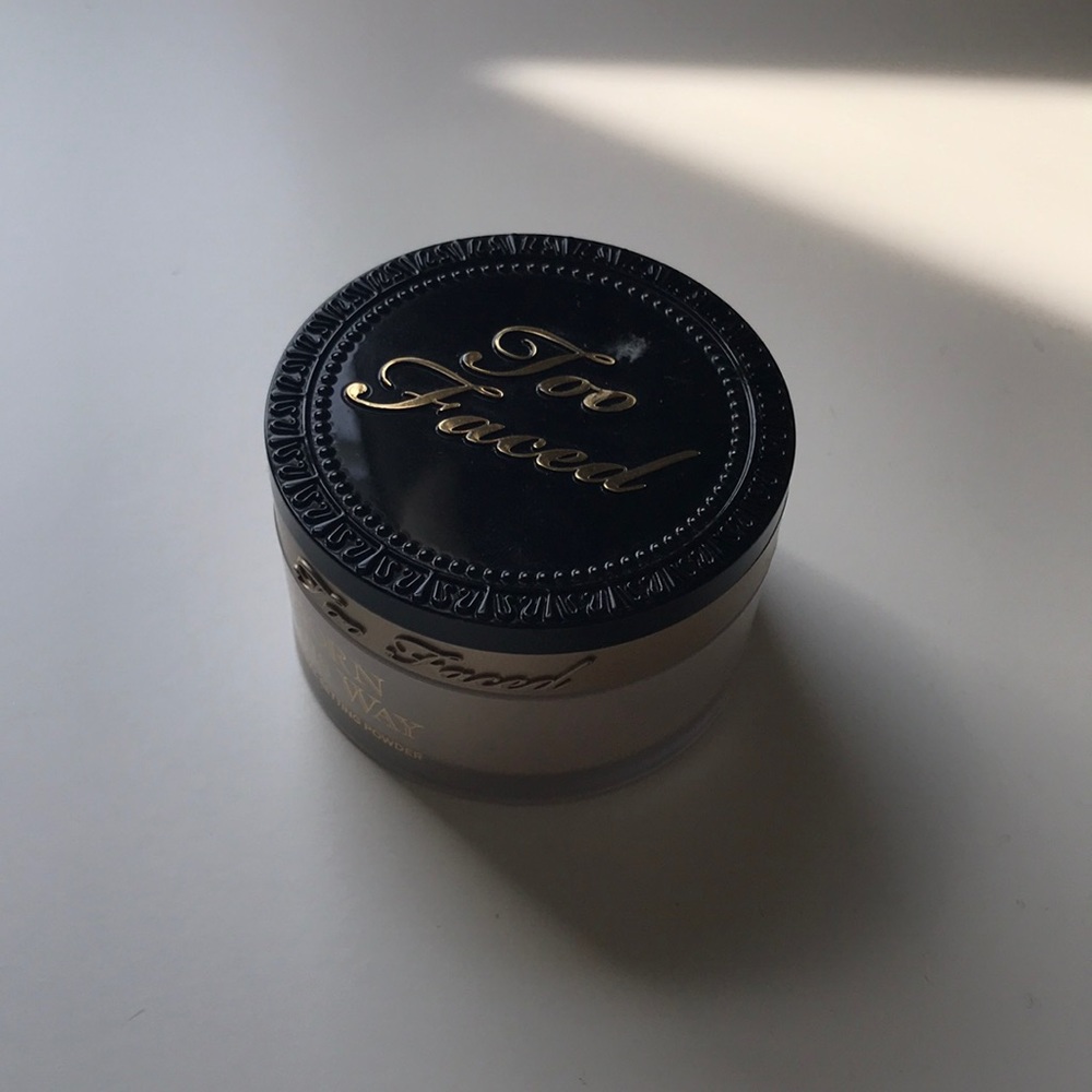 Too faced born this Way powder